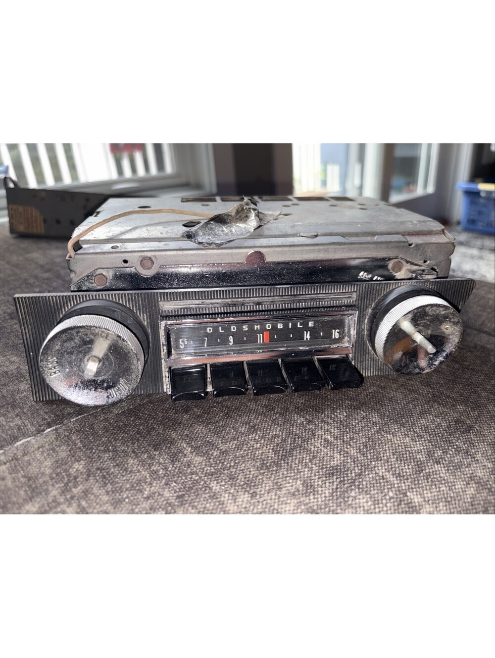 1966 1967 Oldsmobile Cutlass 442 F8588 98 Delco AM Radio